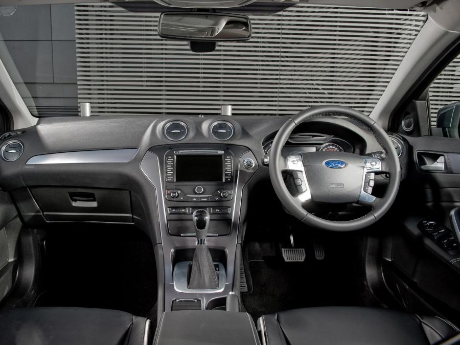  Ford Mondeo Hatchback 2010 года  (UK) (фото 14 из 16)